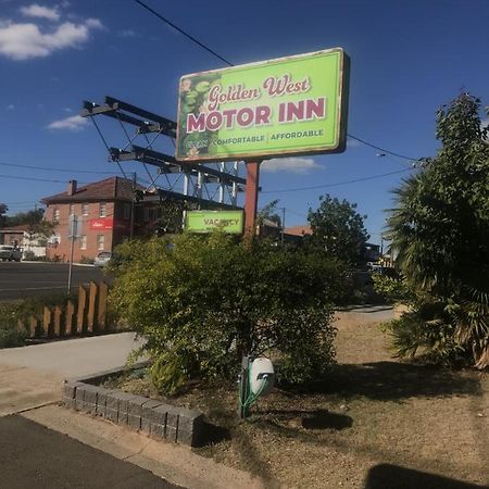 Golden West Motor Inn Miles エクステリア 写真